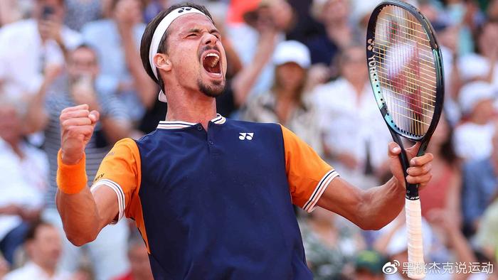 卡佩拉现身火箭训练馆！与阿门等人合练新赛季后半程或成关键角色