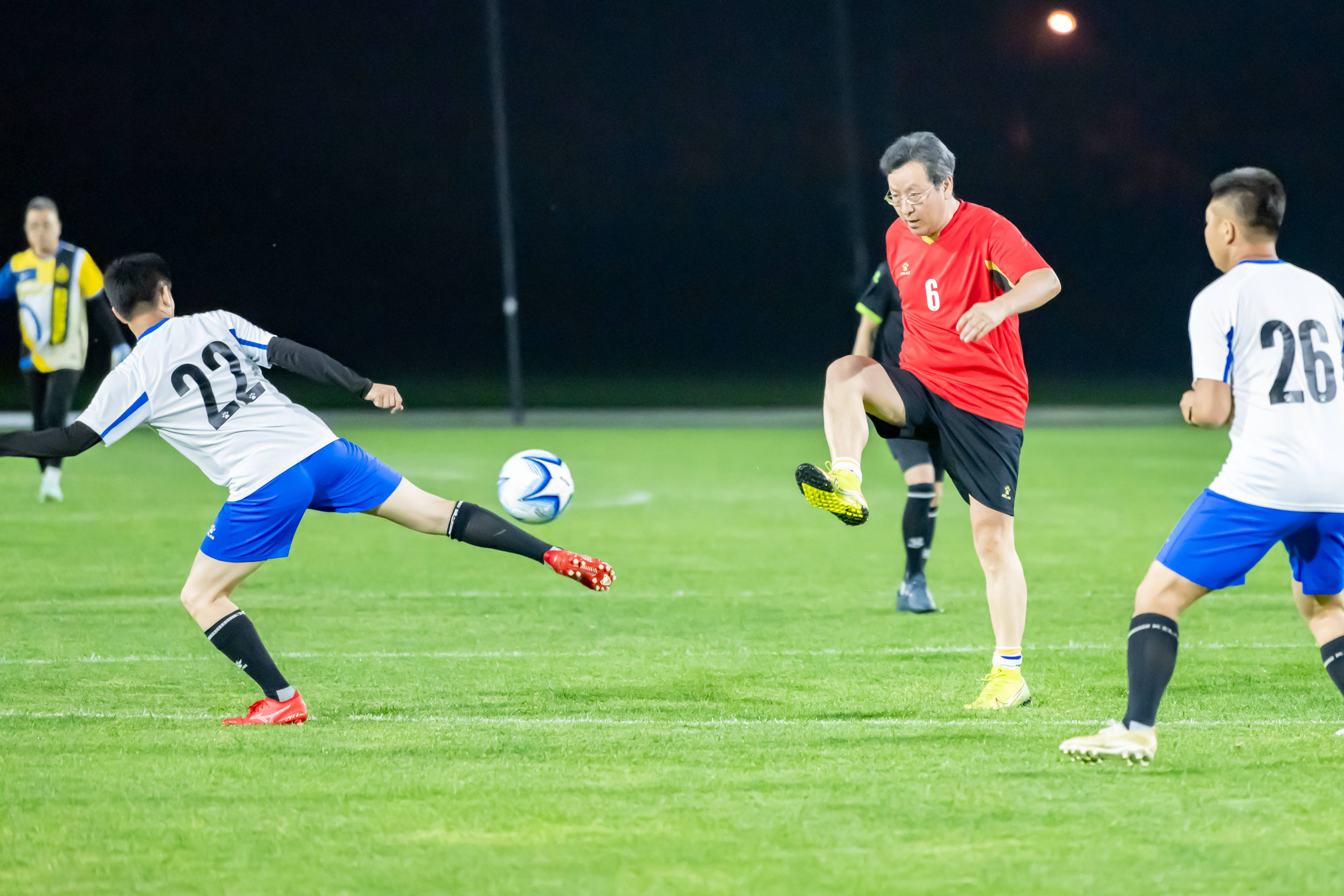 守在绿茵场 守在绿茵场