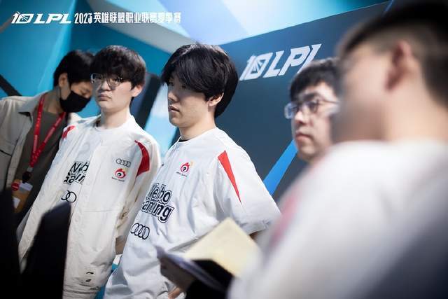 警钟长鸣 警钟长鸣