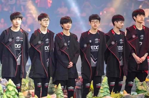 及比赛中展 及比赛中展